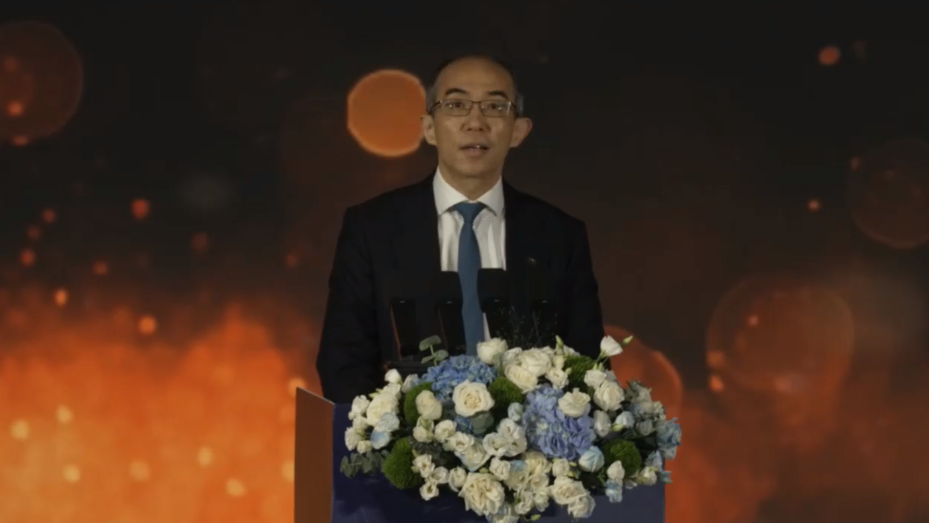 ���dͨӍ���������(y��ng)����(g��u)��оƬ���㷨���ܘ�(g��u)��������(bi��o)��(zh��n)�Ķ˵���AI����